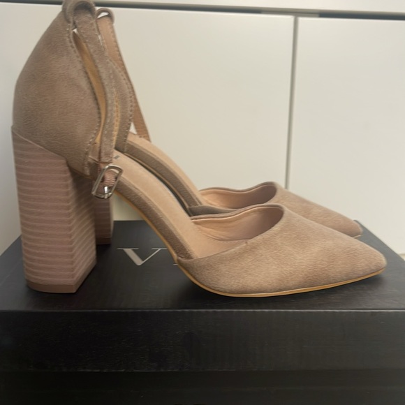 NWT - Vici - Jolie Faux Suede Pointed Strap Heels - Picture 4 of 5